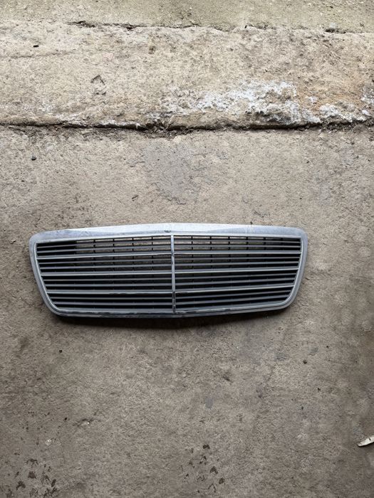 Решетка за Мерцедес W210