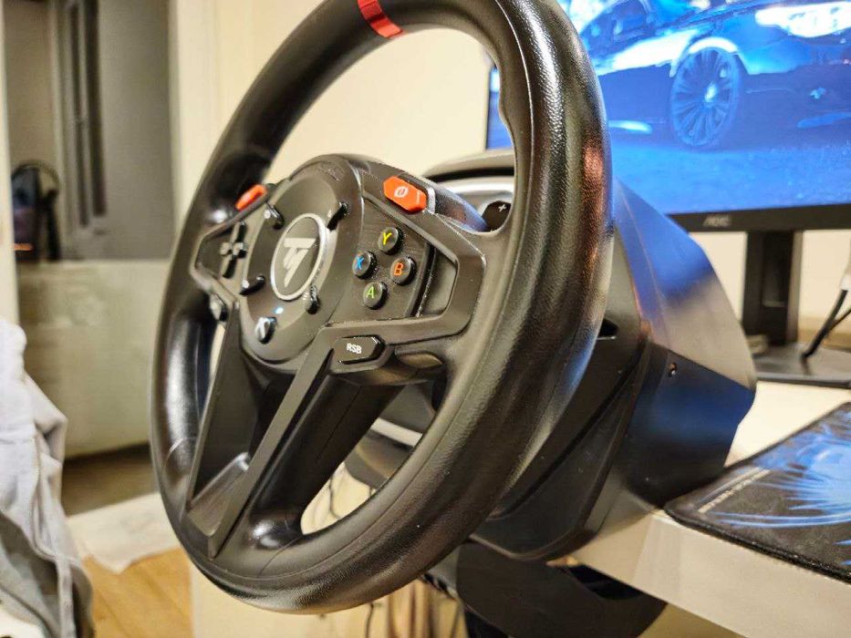 Волан Thrustmaster T128 с педали в перфектно състоятние (PC и XBOX)