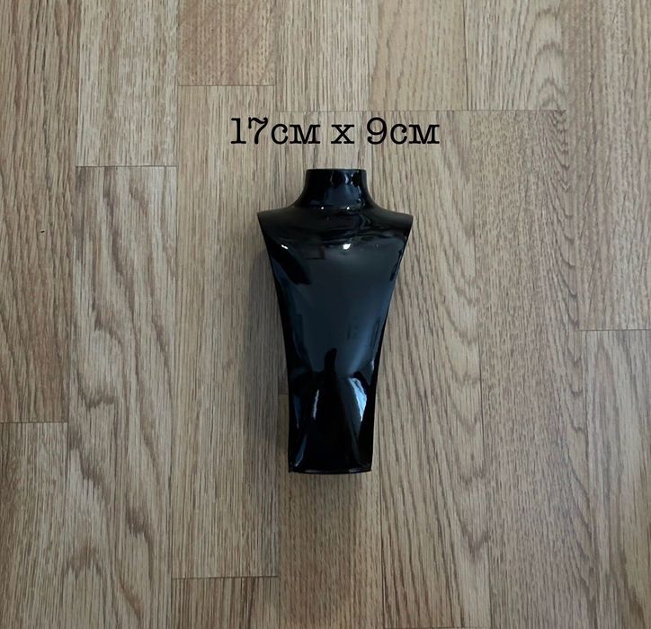 Стойки бижута, комплект за колие и гривна  черен гланц