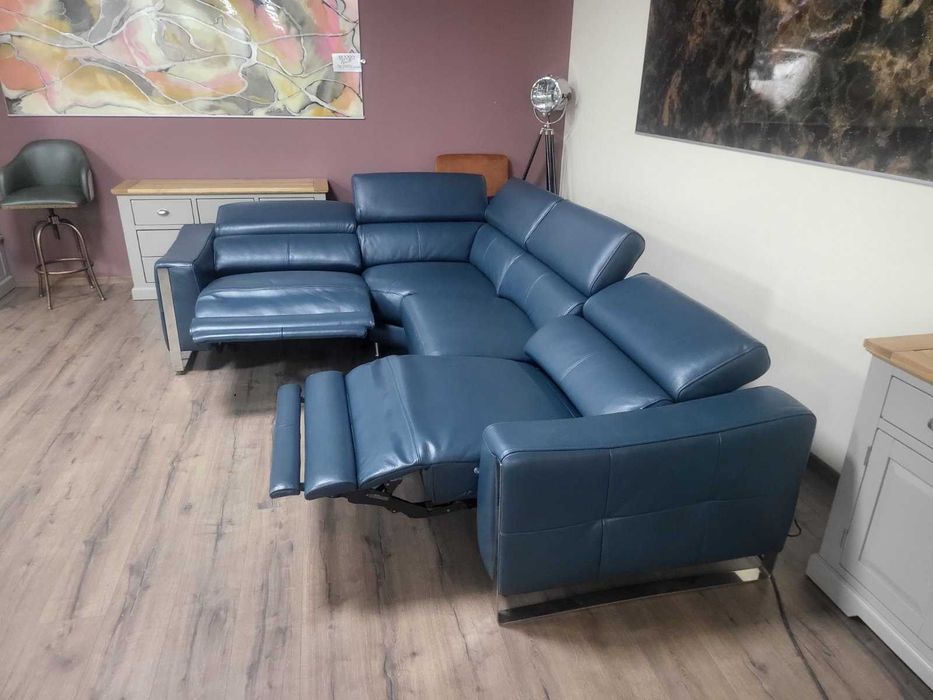 Тюркоазено син кожен ъглов диван Torres с ел. релакс механизъм