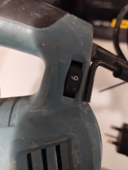 Коледна цена прободен трион зеге Erbauer