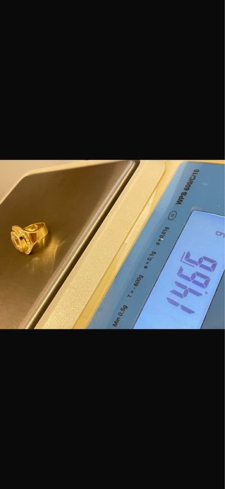 Inel aur 18 karate cu safir galben central si diamante naturale