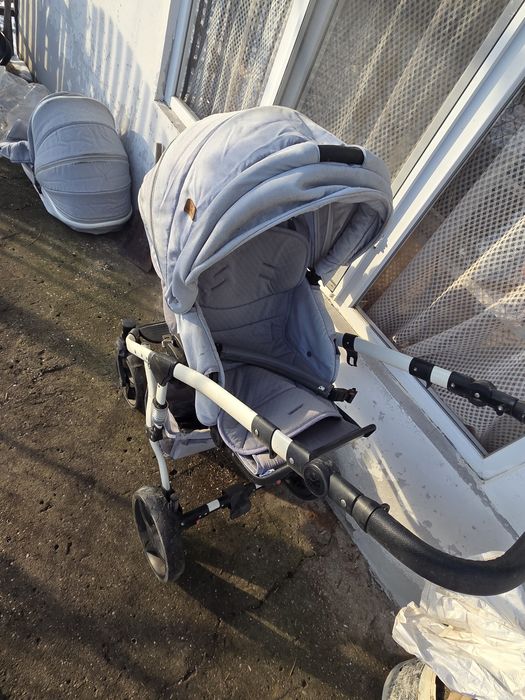 Количка за бебе.