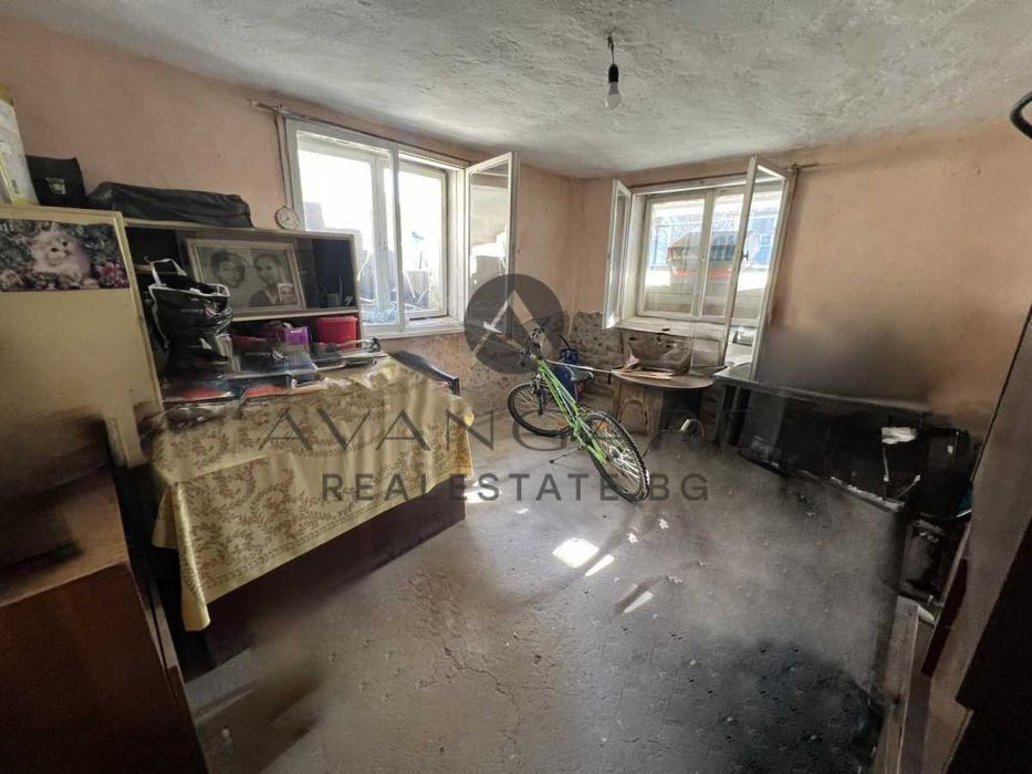 оф.22062 Етаж от къща + сутерен / Прослав