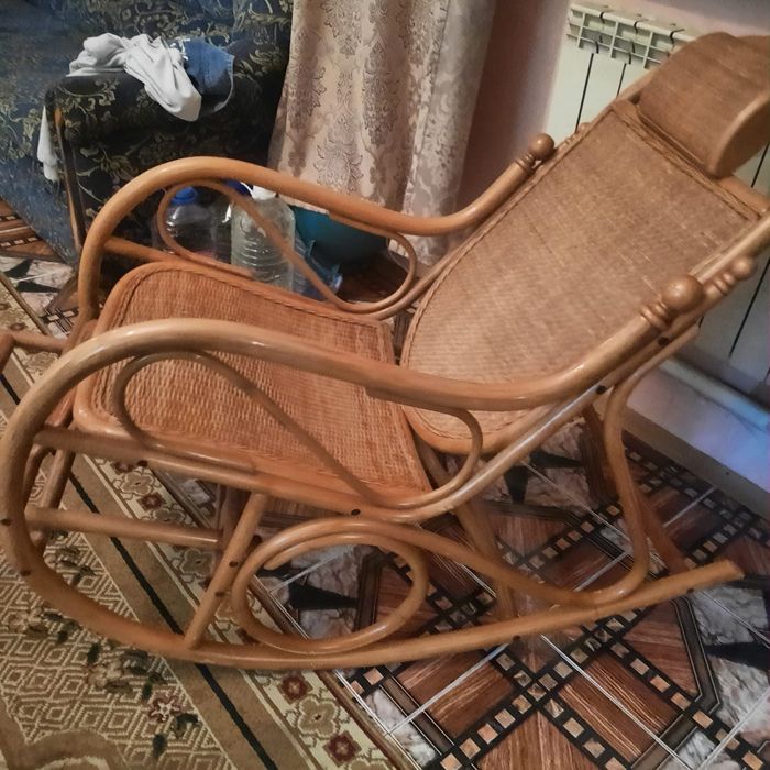 Продам кресло качалку