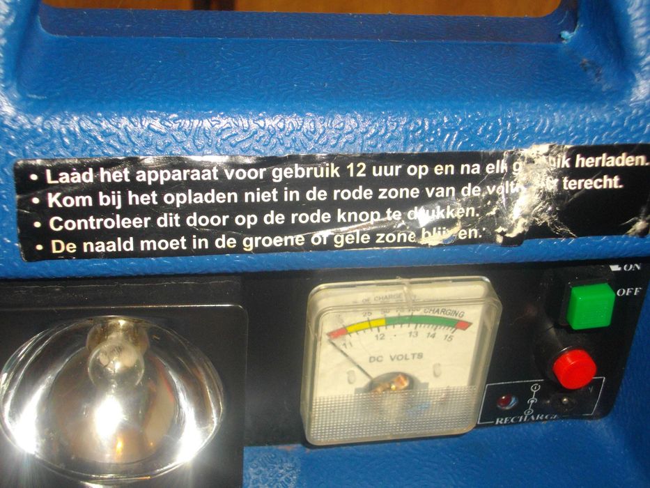 12/24V Немска Енергийна Зарядна Станция/ Зарядно Стартово Black Decker