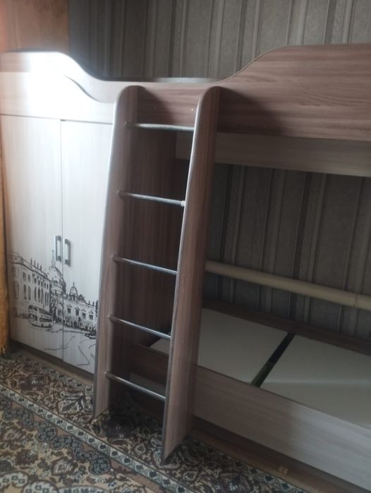 Продам двухъярусную кровать