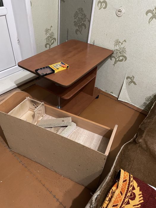 Отдам шкафы стол