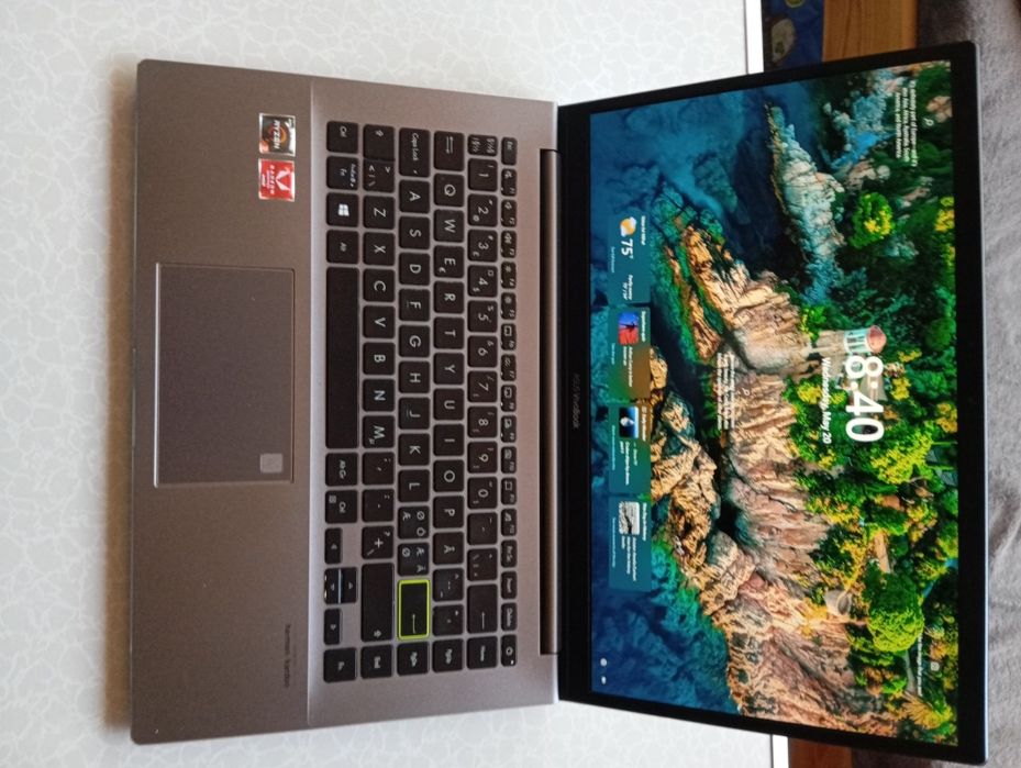 Laptop asus VivoBook RYZEN