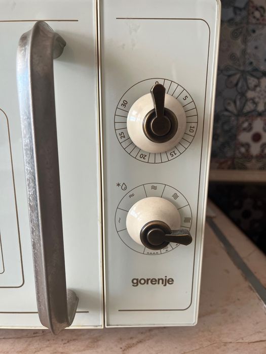 Микровълнова фурна Gorenje с грил