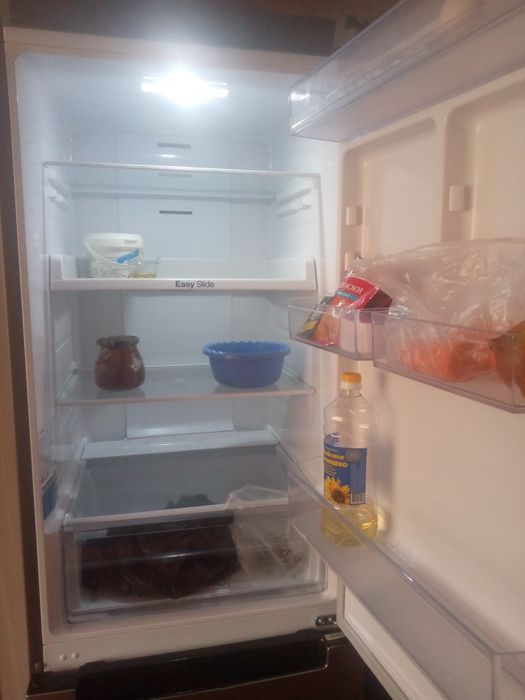 Холодильник  SAMSUNG