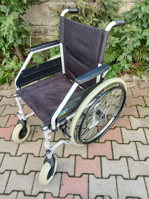 Scaun cu rotile pt persoane cu dizabilități
