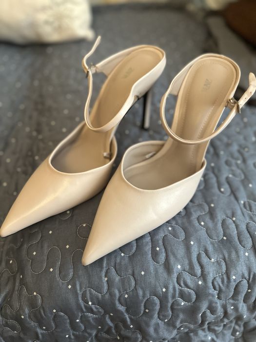 Обувки с ток Zara