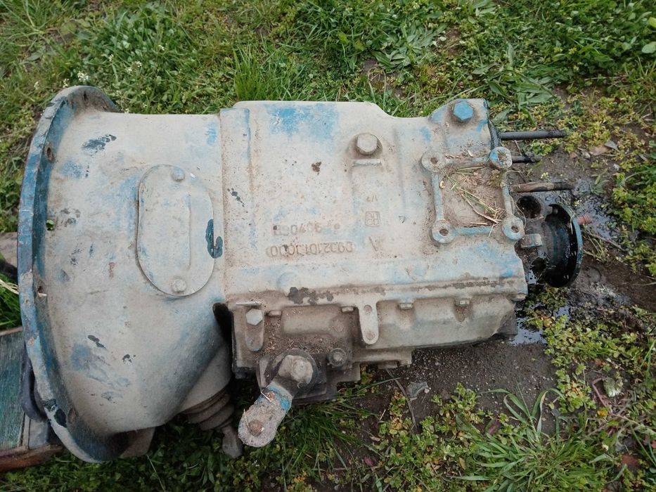 Dezmembrez piese Raba, Saviem,Parbrize,Cutii viteze,Motoare Piese pt motoare Cutii volante Ambreiaje,Supape frana Cilindru basculare Compresoaree