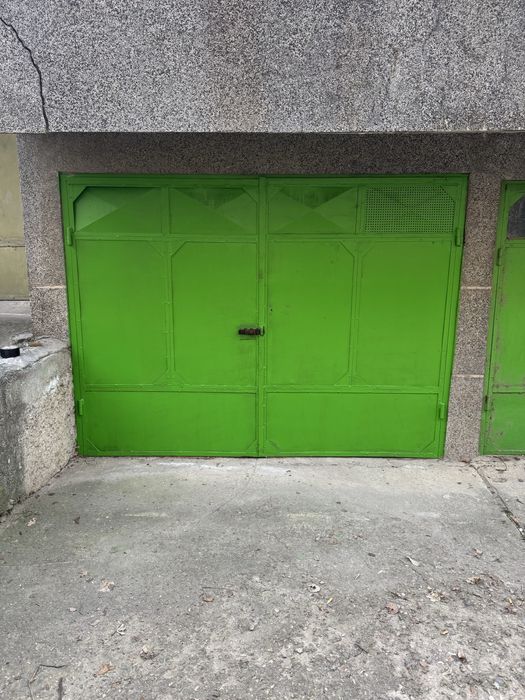 Гараж на улица Серес