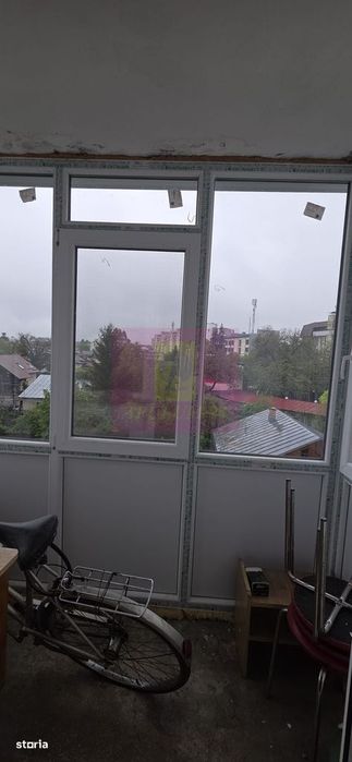 Apartament cu 3 camere de vanzare in Campina, central