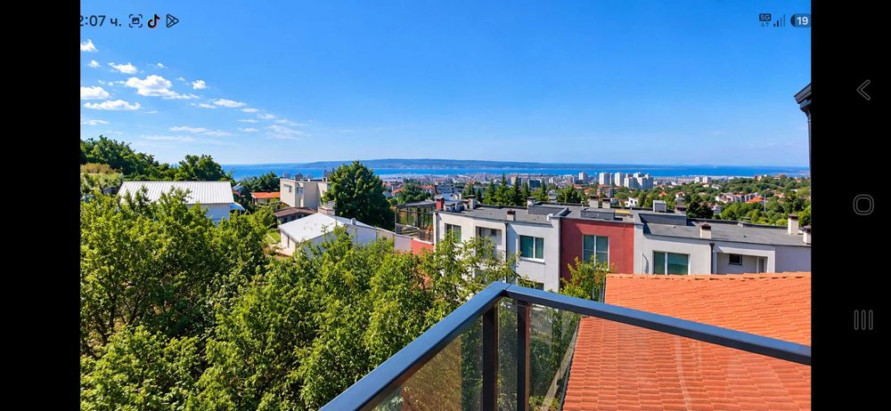 ПАНОРАМЕН ДВУСТАЕН В СОТИРА – МОРСКА ГЛЕДКА | 79 м² | ДВЕ ТЕРАСИ Цена: 123 500 € Директно от собственик – без комисионна за куповоча