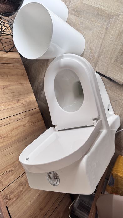 Продается Унитаз почти новая