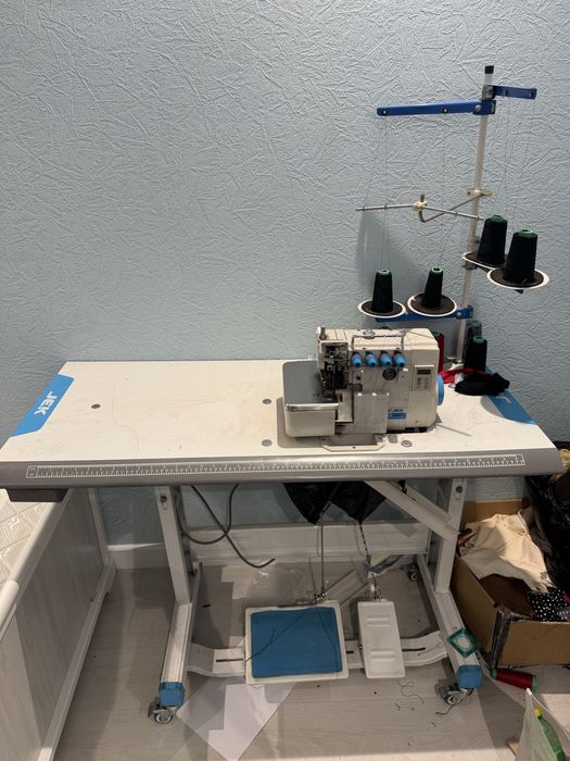 Оверлок 4 ныточный б/у