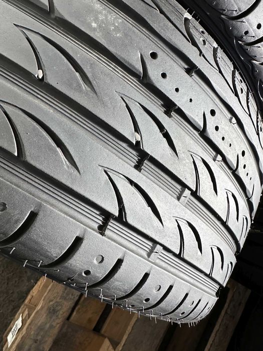 SET 2 Anvelope Vara 235/35 R19 91W SYRON Race 1