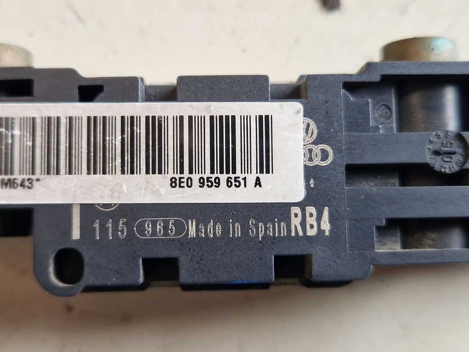 Senzor impact central Audi A4 B7 cod 8E0 959 651 A