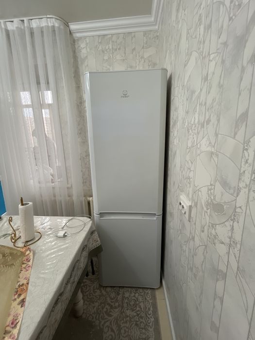 Холодильник indesit