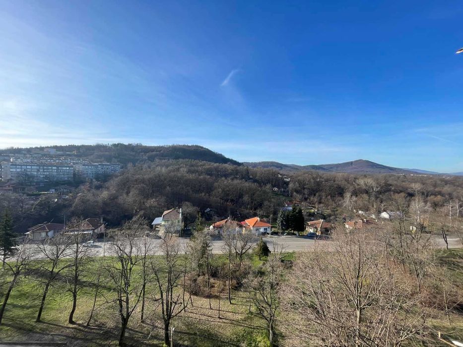 Двустаен апартамент в кв. Голо Бърдо