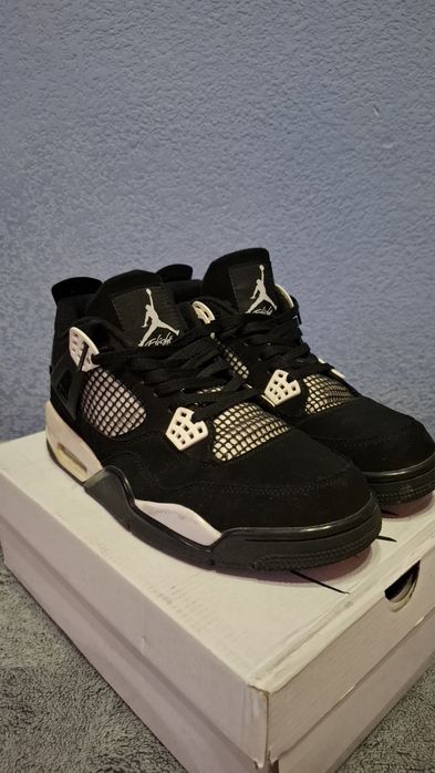Air Jordan 4 White Thunder