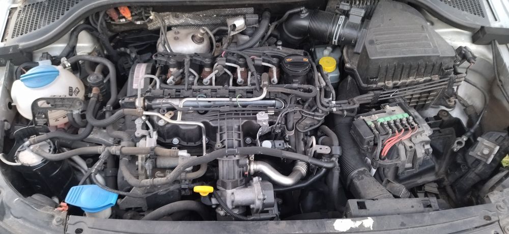 Dezmembrez skoda rapid 1,6 tdi cod CAYW