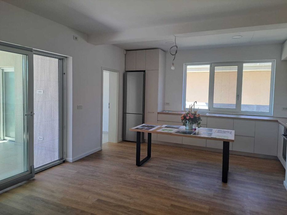 Proprietar duplex P+E 145 mp utili, 4 cam,3 bai,toate utilitatile