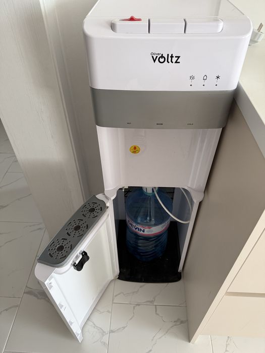 Диспенсър за вода Oliver Voltz OV51449E бял.