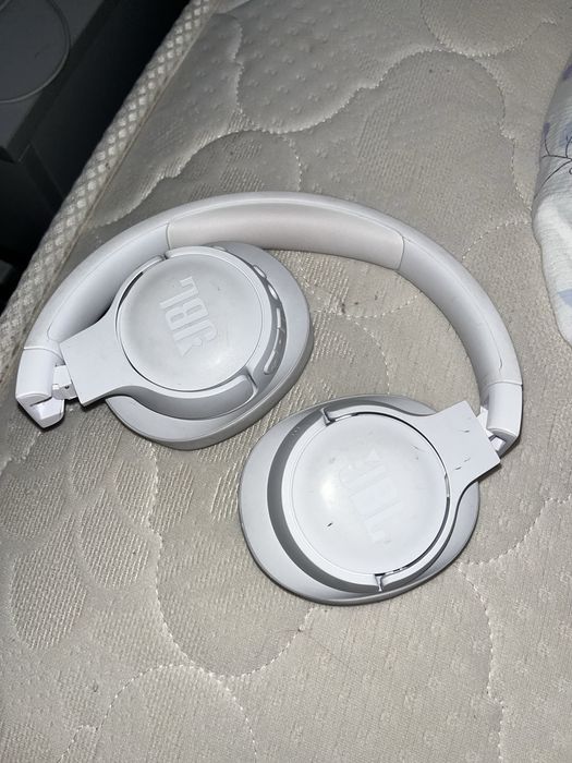 JBL Tune 770NC белые