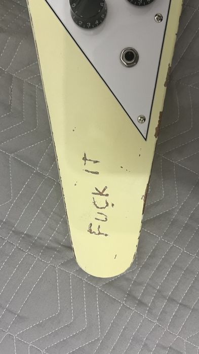 электрогитара flying v