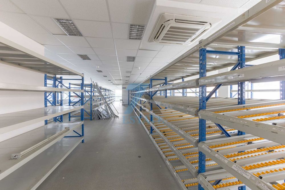 Продава се бизнес сграда в ж. кв. Младост 2