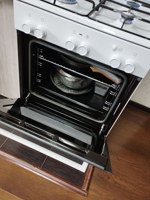 Продам газовую плиту