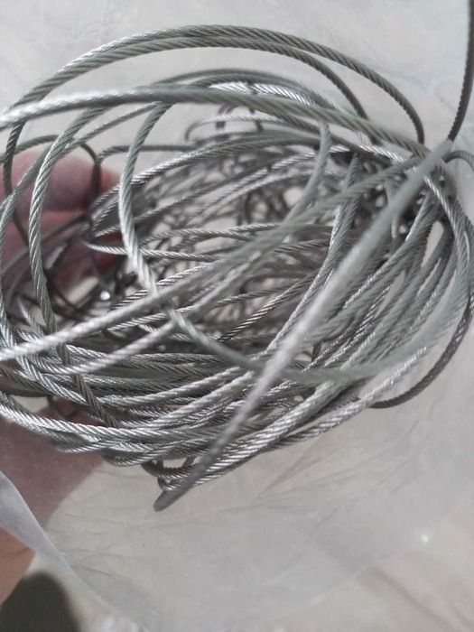 Тонкий железный трос