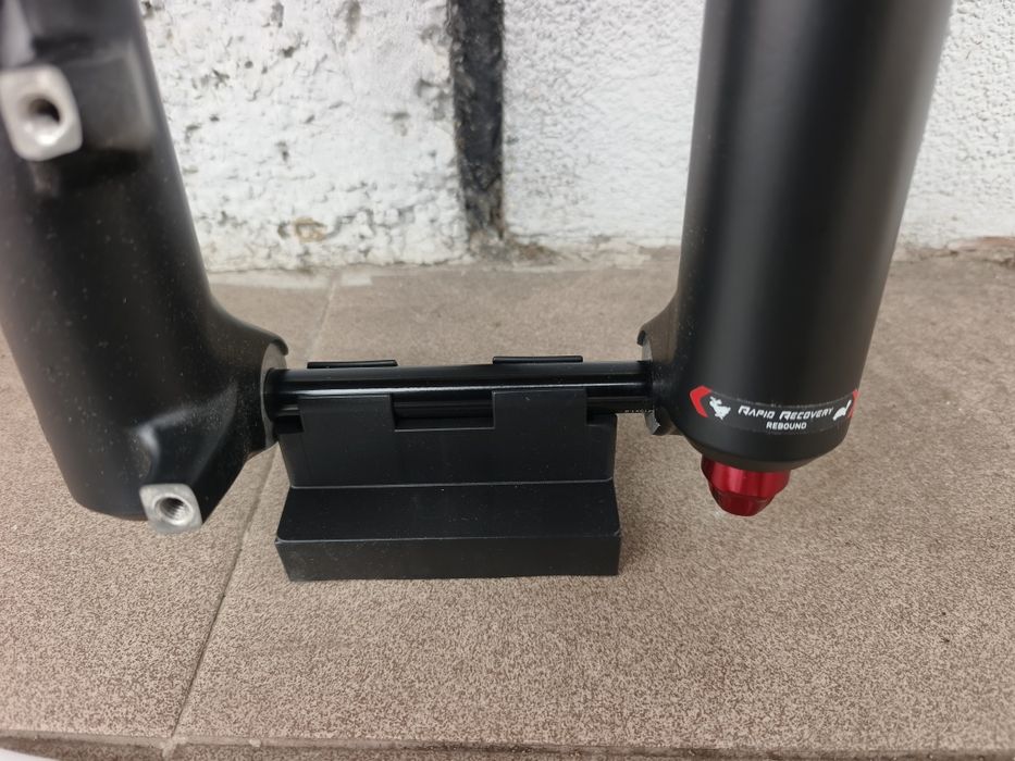 Вилка RockShox Yari RC Debon Air 29'' 160мм 15x110mm Boost