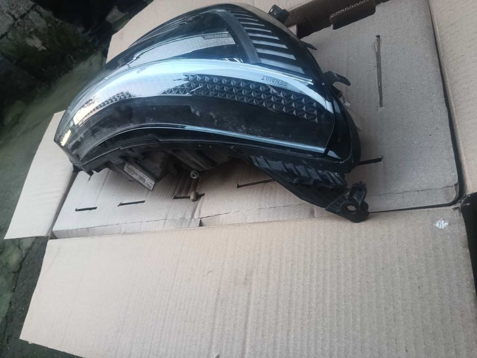 Far dreapta, Megan 4, full led