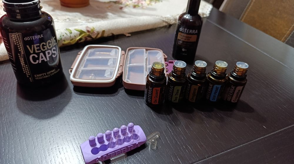 Dispozitiv pentru umplerea capsulelor doTERRA