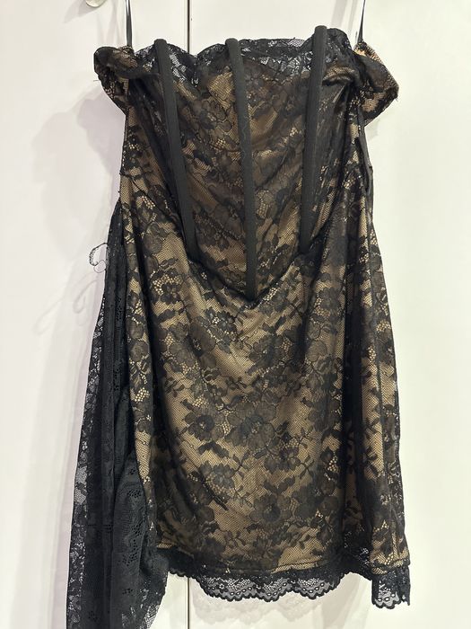 Къса дантелена рокля