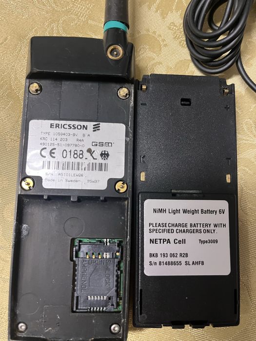 Ericsson 377 със зарядно