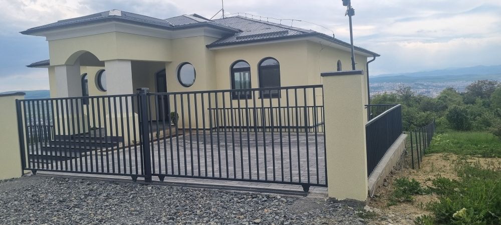 De închiriat (vanzare) casa pe Valea Fânațelor 300 mp