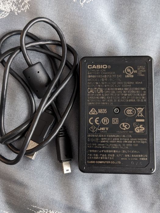 Incărcător acumulator Casio BC-11L camera foto -original