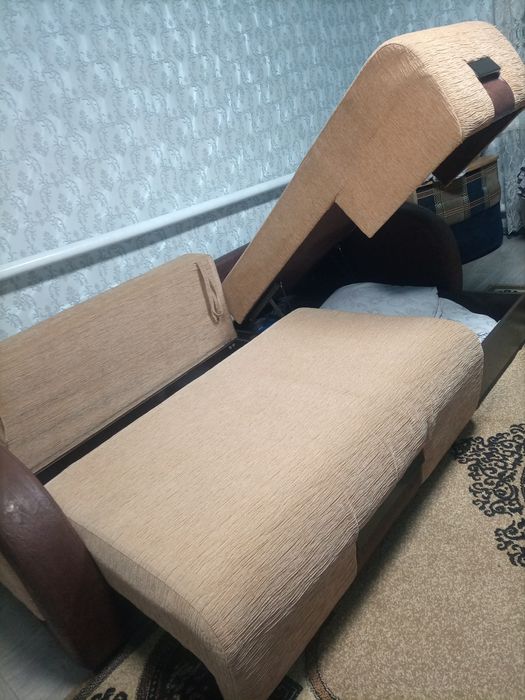 Продам диван хороший