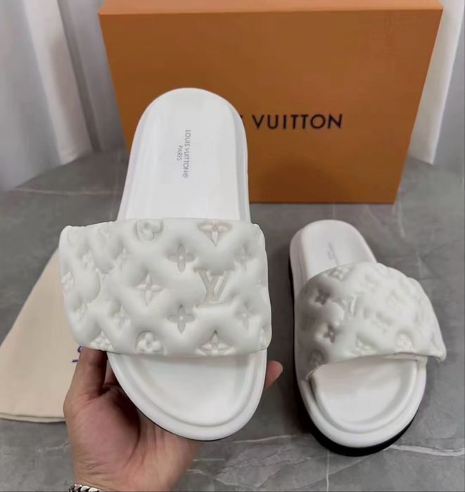 Vand papuci louis vuitton albi unisex noi. Marimi de la 35 la 45