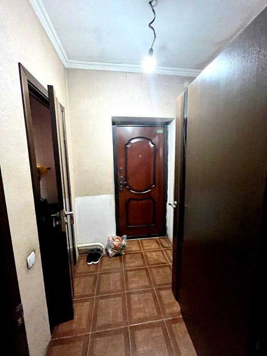 Частный дом с постройкоми.