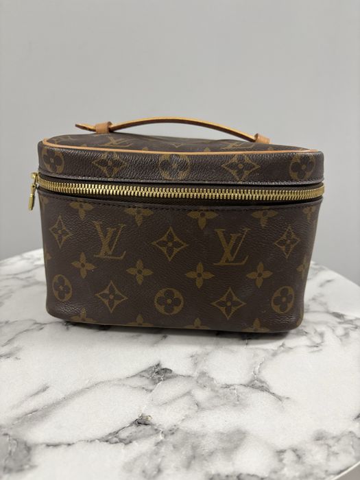 Trusa cosmetica louis vuitton