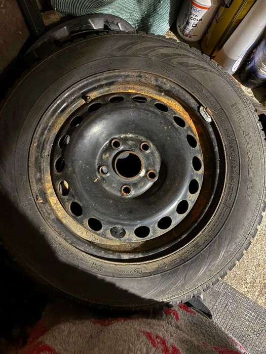 Jante tablă R15 + anvelope de iarnă Nokian 195/65 R15 91T – set 4 bucăți