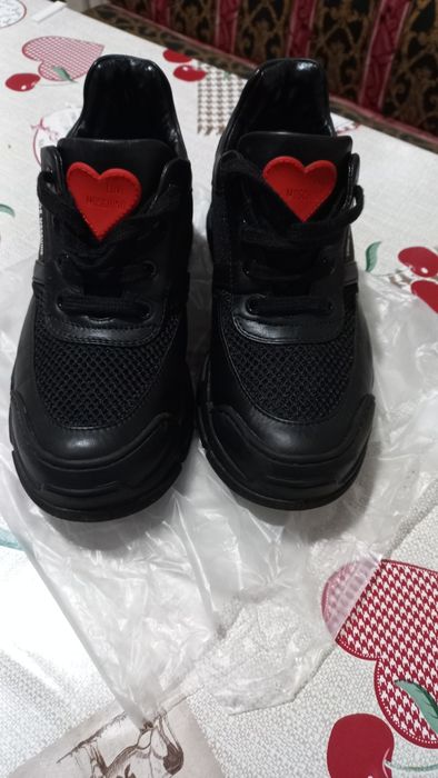 Дамски черни маратонки