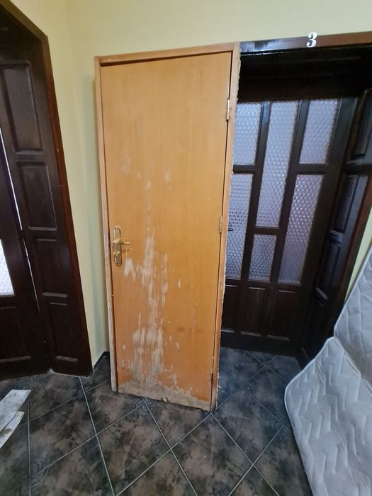 Врата , врати за баня интериорни, брави